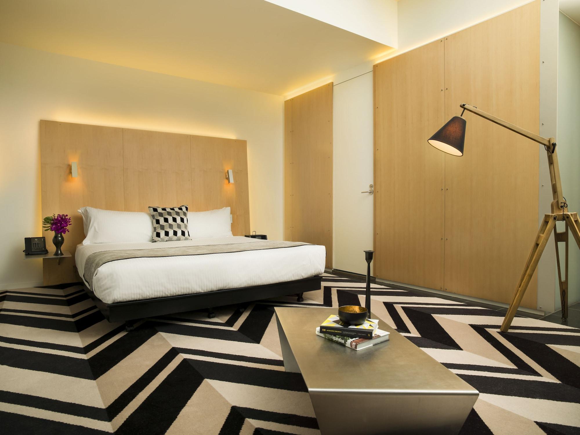 Adelphi Hotel Melbourne Dış mekan fotoğraf A room at the hotel