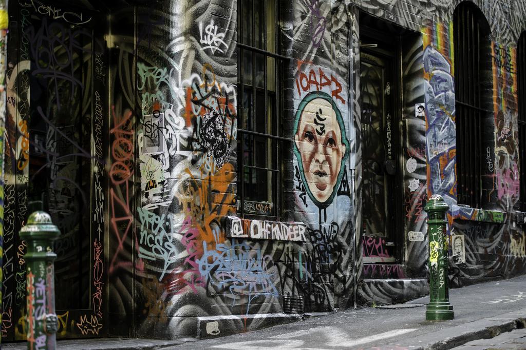 Adelphi Hotel Melbourne Dış mekan fotoğraf Graffiti in Soho, London