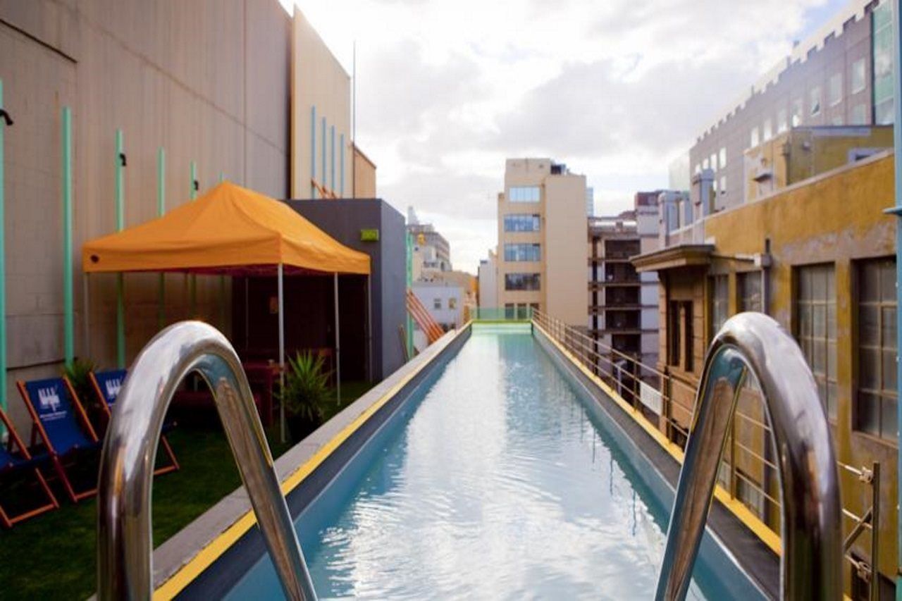 Adelphi Hotel Melbourne Dış mekan fotoğraf Rooftop pool at the hotel