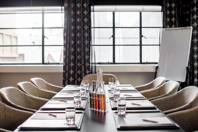 Adelphi Hotel Melbourne Dış mekan fotoğraf The boardroom at the hotel