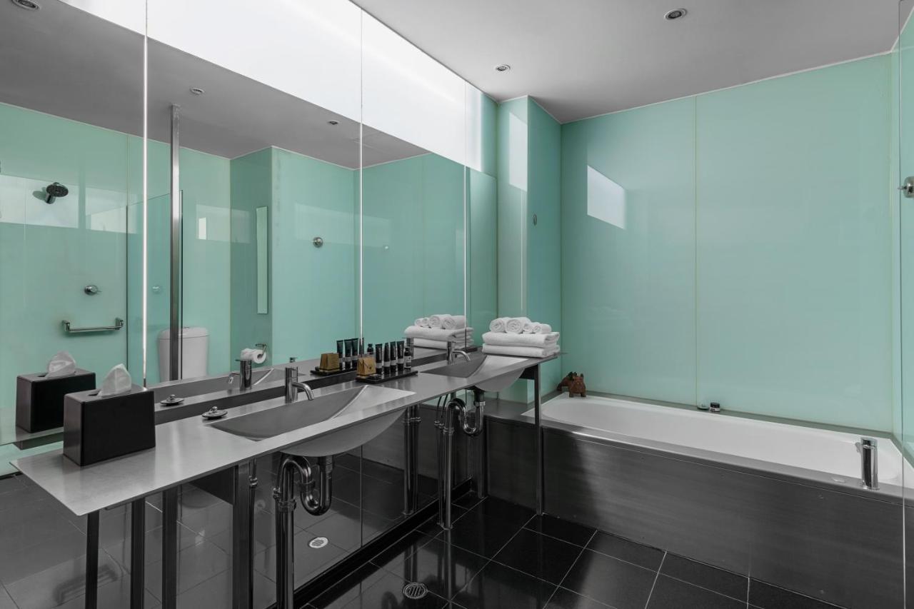 Adelphi Hotel Melbourne Dış mekan fotoğraf A bathroom